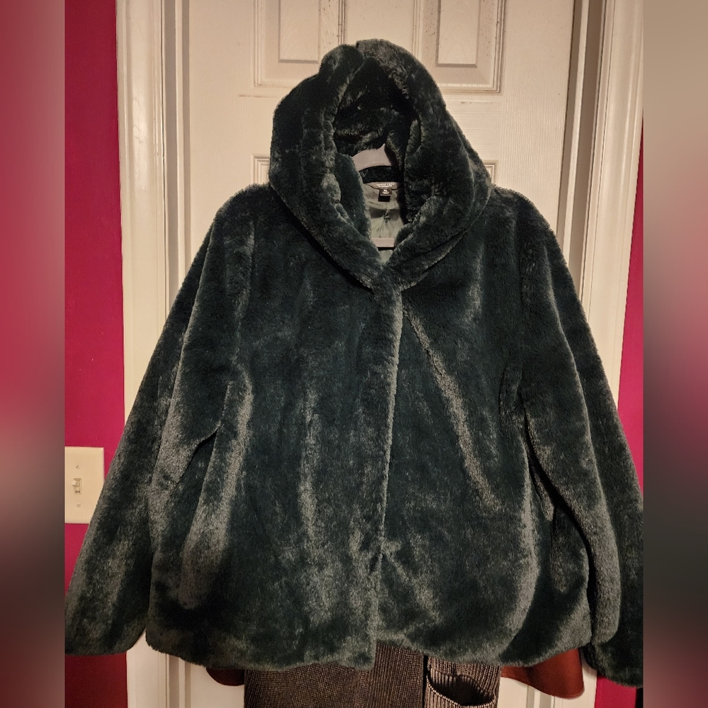 Vera Wang Faux Fur Hooded Jacket in dark forest green, size XL